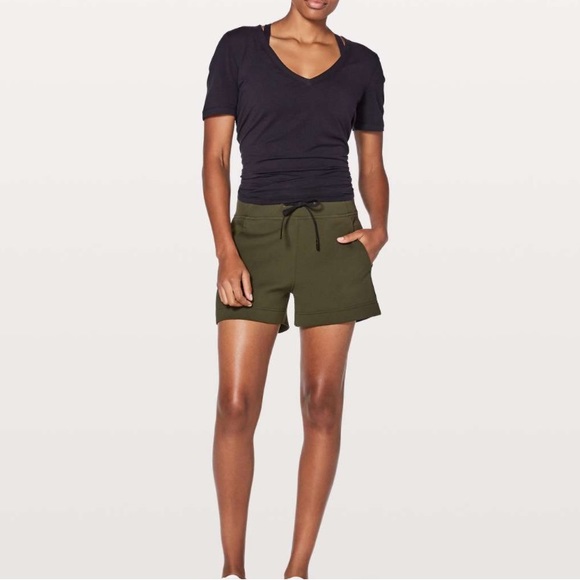 Lululemon size 4 In-Form Short in Dark Olive - Picture 2 of 7